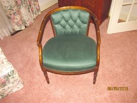 ANTIQUE CHAIR