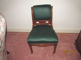 ANTIQUE CHAIR