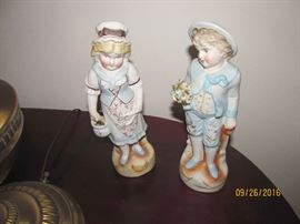 FIGURINES