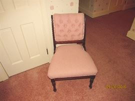 ANTIQUE CHAIR