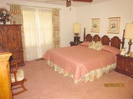 KING SIZE BEDROOM SET KORN FURNITURE, MADE IN SUMTER, SC