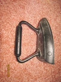 ANTIQUE CAST IRON CLOTHES IRON