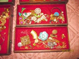 VINTAGE JEWELRY, BROOCHES, EARRINGS