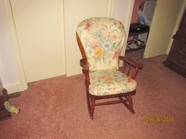 VINTAGE ROCKING CHAIR