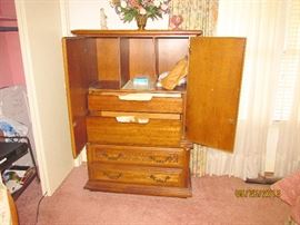 KORN INDUSTRIES MID CENTURY CHEST WITH SLIDE OUT DRAWERS AND LOTS OF STORAGE
