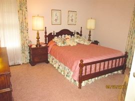 BEDROOM SET VINTAGE CLEAN AND NICE