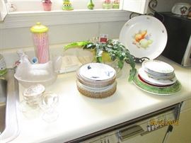 STRAW HOLDER, CLEAR GLASS CHICKEN WITH TOP