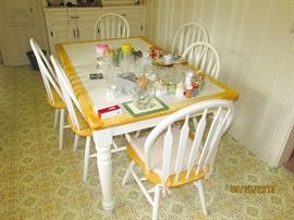 KITCHEN TABLE WITH 6 CHAIRS