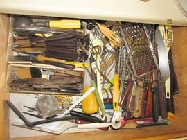 KITCHEN UTENSILS, KNIVES, STRAINERS, LOTS OF KITCHEN ITEMS