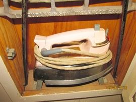 VINTAGE CLOTHES IRON