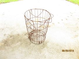 WIRE TRASH BIN