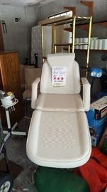 Hydraulic facial, tattoo, massaging table. [Available]