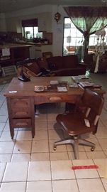 Vintage desk & Tanker chair [Available]