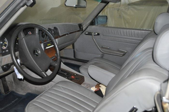 interior 1982 Mercedes 380Si