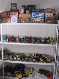 TONS OF DIE CAST / METAL CARS FROM ANTIQUE TO NEW 