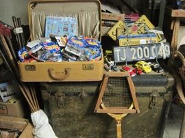 VINTAGE LICENSE PLATES ....TENNIS RACKET