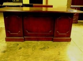 Executive desk, solid. We have 4 of these. A 5th one also as an optional computer station