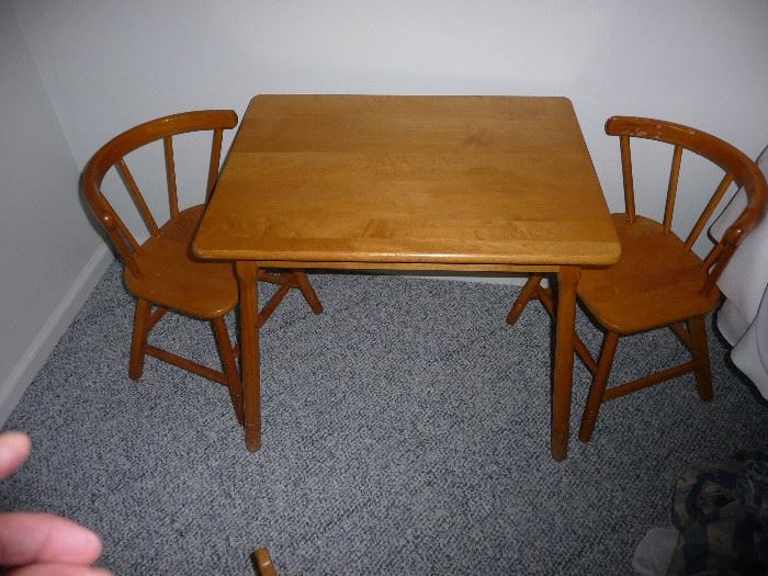 child's table , chairs  set