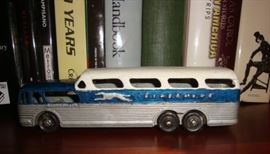 VINTAGE GREYHOUND BUS/TOY