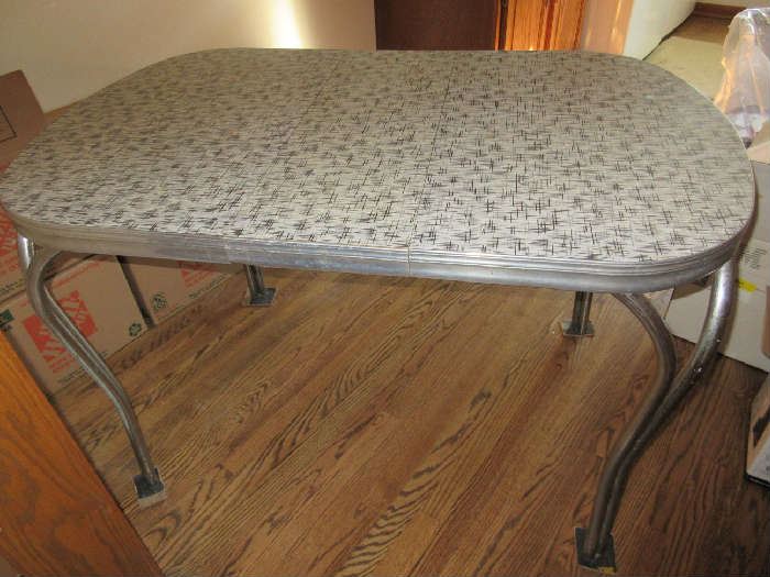Retro table with leave