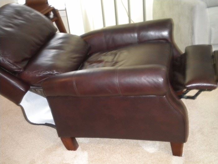 Leather reclining chair/recliner