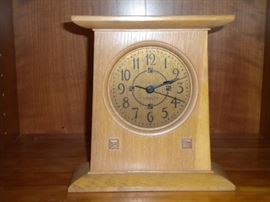 STICKLEY BRACKET CLOCK 89-084 solid oak & BRASS - Excellent MCM