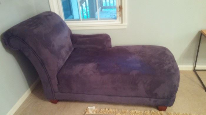 Purple chaise