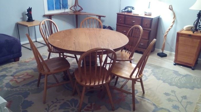 Solid oak pedestal table with two leaves and 6 chairs