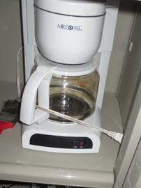 $12  MANY VERY CLEAN KITCHEN ITEMS