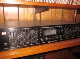 Stereo Frequency Equalizer / spectrum Analyzer, Model EQ - 3000
