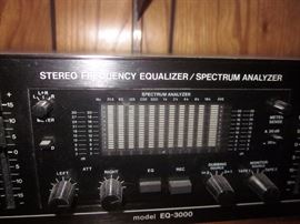 Stereo Frequency Equalizer / spectrum Analyzer, Model EQ - 3000