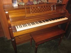 Upright piano
