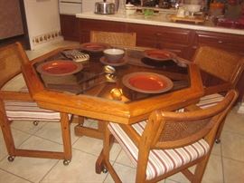 Kitchen table w/4 chairs,