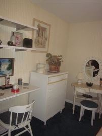 White bedroom furniture, dressing table ( needs skirt)