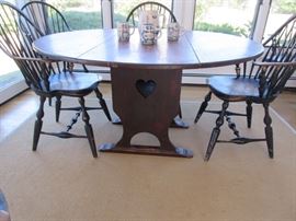 Eldred Wheeler hand crafted hutch table with set of 6 Windsor bow back chairs. Note heart motif.