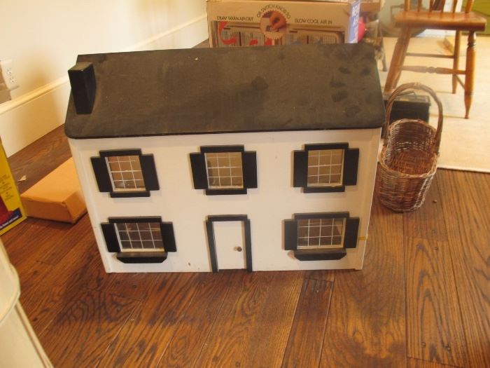 SHAKER STYLE DOLL HOUSE