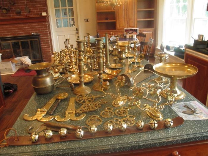LARGE COLLECTION OF BRASS