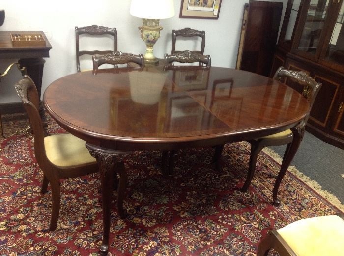 Oval Mahogany Dining Table w/ Two Leaves - Detail