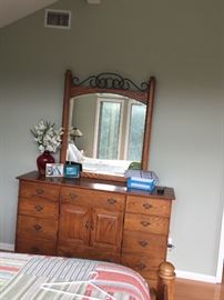 Dresser with mirror thomasville