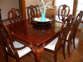 Dining room table and six chairs includes to captian chairs excellent condition and beautiful!...deco not included