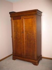 Amoire/entertainment center