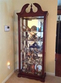 Pulaski Furniture Mahogany Lighted Curio Cabinet w/ Glass Shelves & Mirrored Back