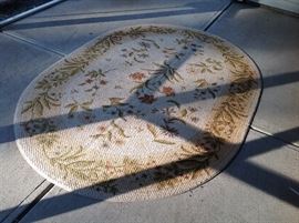 Area Rug - Cream Oval - Synthetic - 5' x 7.5'