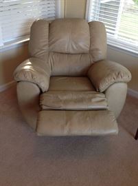 Ashley Beige Faux Leather Recliner - Detail