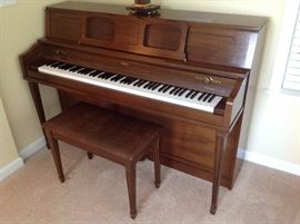 Yamaha Clavinova AWM Piano and Storage Bench - Detail