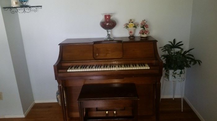 PLAYER PIANO WITH PIANO ROLLS. 
