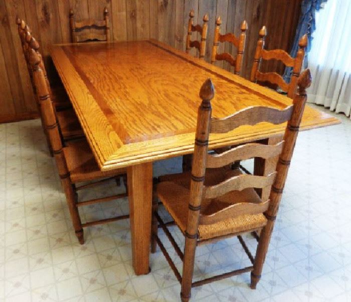 Custom-Made Oak Dining Room Table with 8 Matching Chairs in Excellent Condition