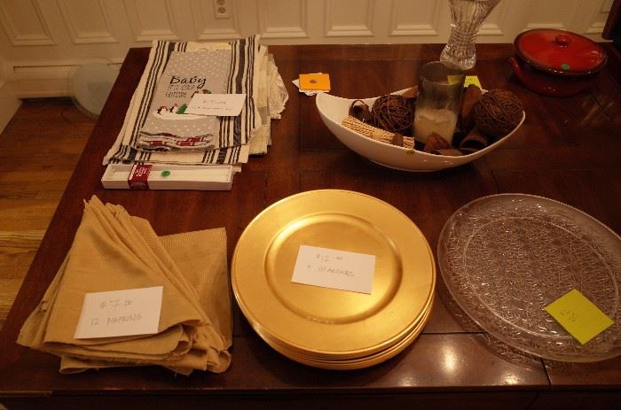 plates, napkins, centerpiece