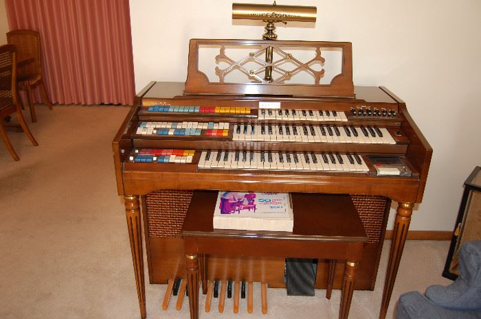 Wurlitzer Organ model 555