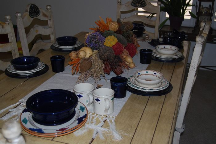 CASUAL DISHES, CENTERPIECE, DEGRAZIA RUNNER, DINING TABLE WITH 6 CHAIRS